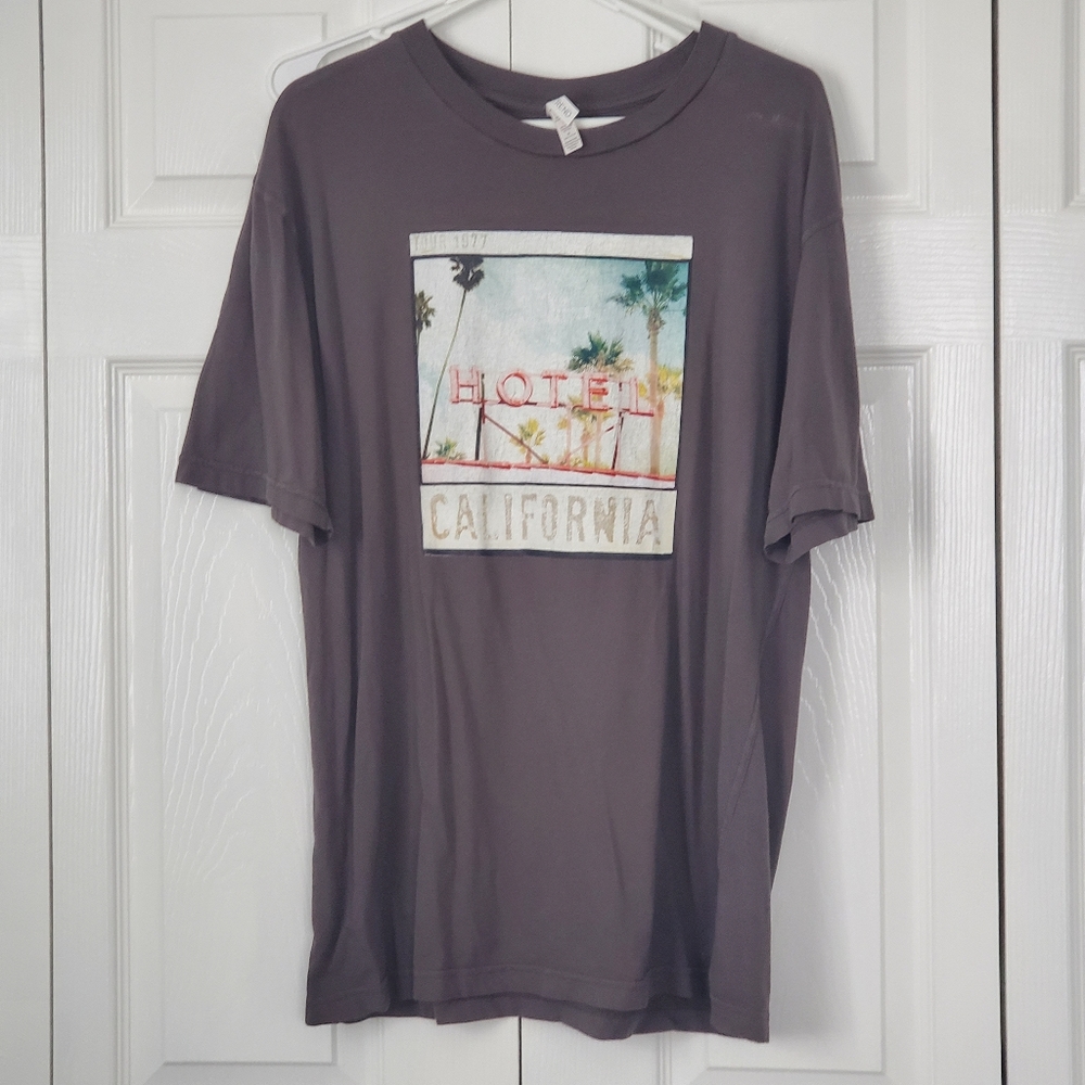 Hotel California Graphic Tee